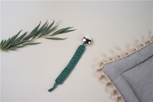 crochet verde pino para clip plata