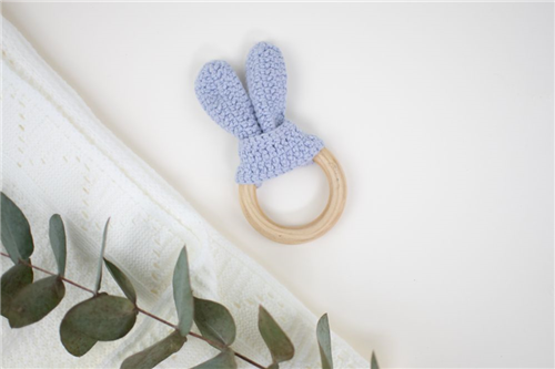 mordedera oreja crochet azul lavanda