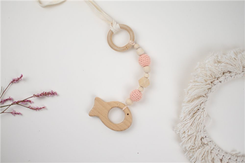 colgante pescado crochet rosa