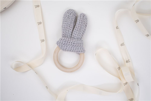 mordedera oreja crochet gris