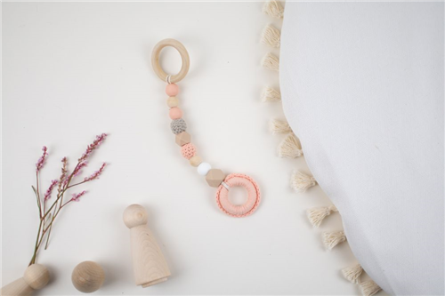 colgante crochet rosa silicon rosa con blanco