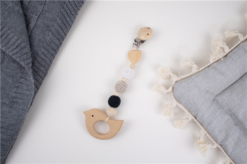 mordedera clip pajaro negro