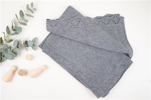 cobija borde calado gris