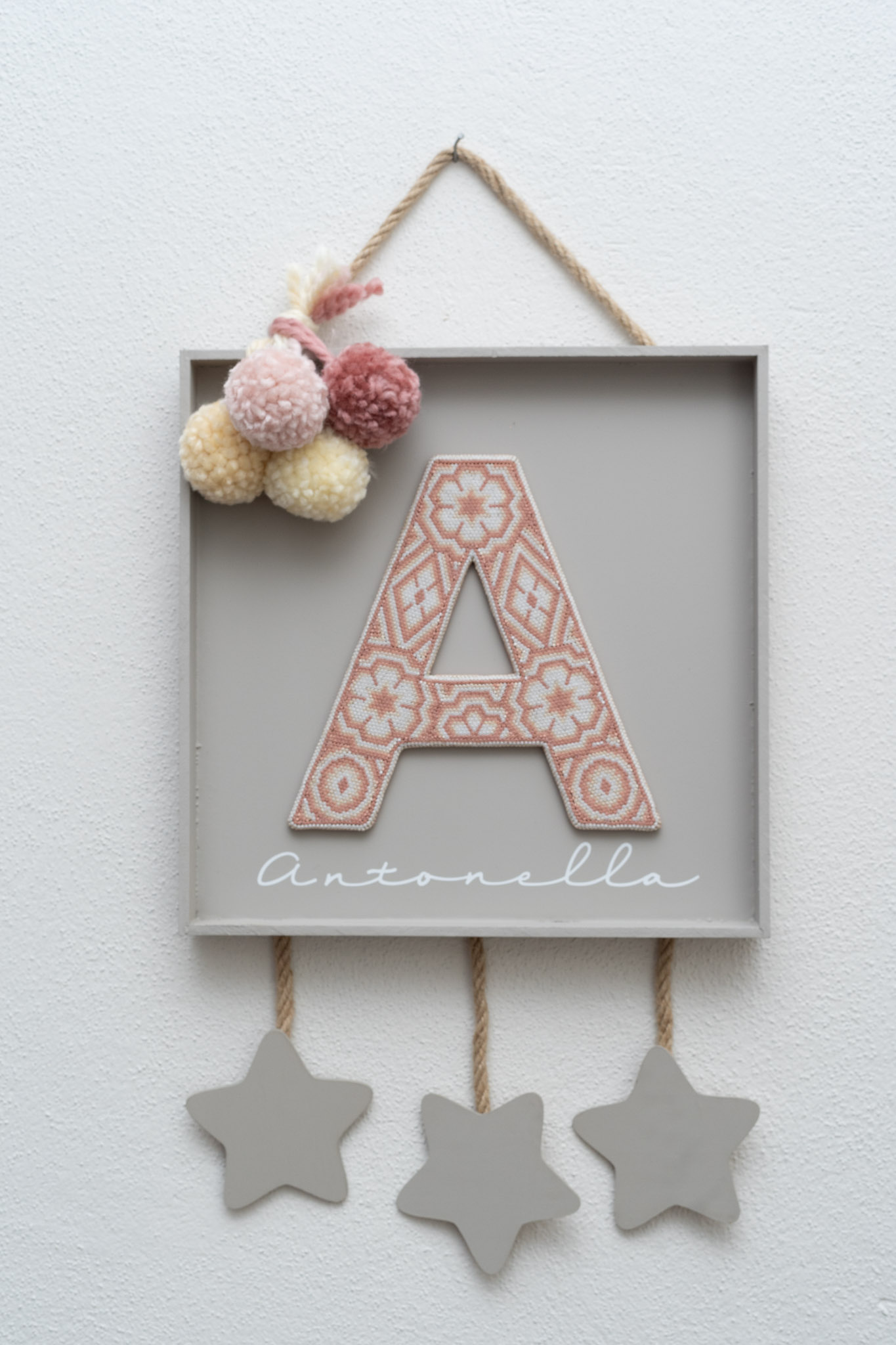 LETRA EN CAJA CON ESTRELLAS