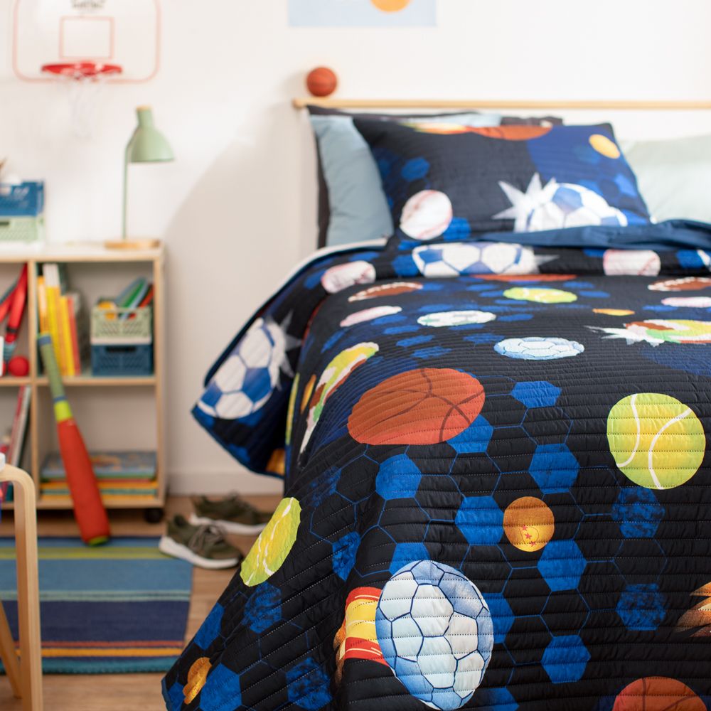 Colcha de microfibra estampada.