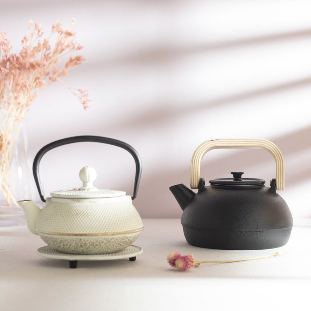 Tetera Hierro con Mango de Madera 900 ml