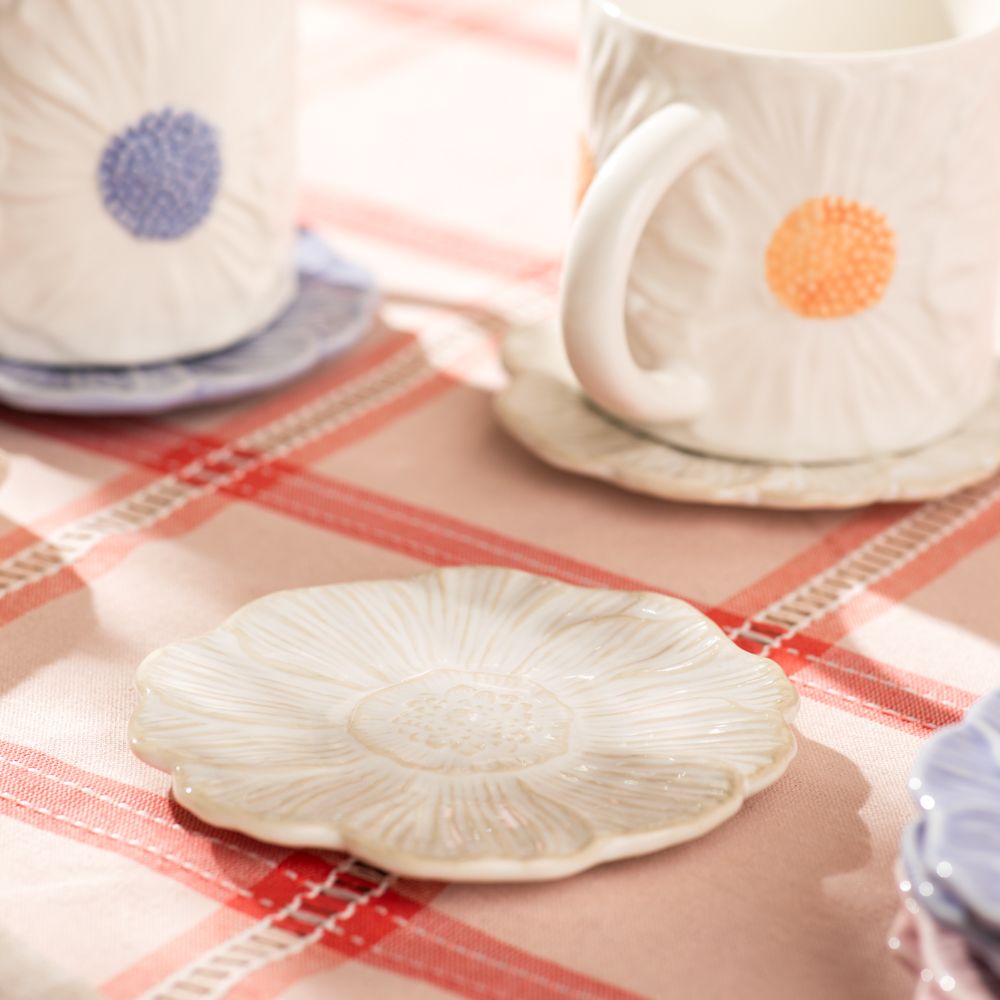 Plato de cerámica con forma de flor