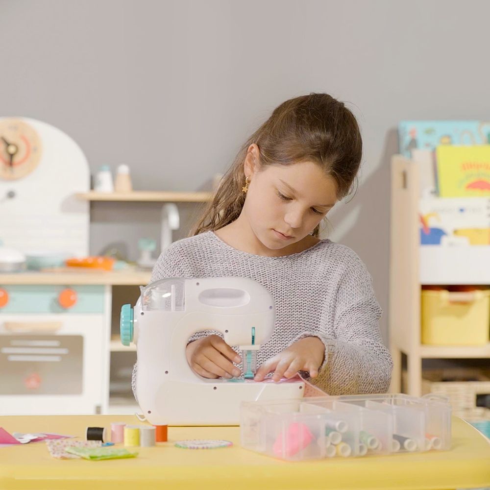 Máquina de Coser a Pilas 32x11x23.5 cm