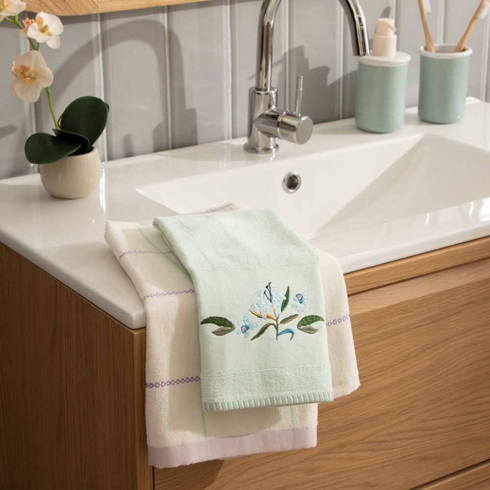 Set 2 toallas de mano con diseño bordado