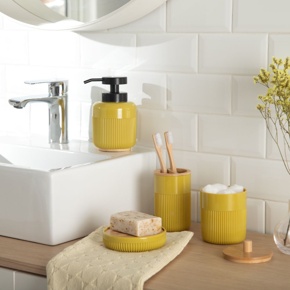 Vaso de plástico y bambú para el baño