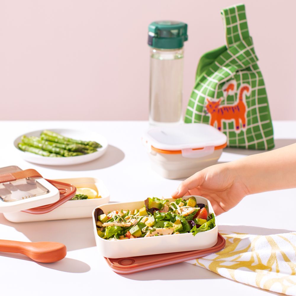 Contenedor de alimentos 2 niveles y cubiertos 900 ml