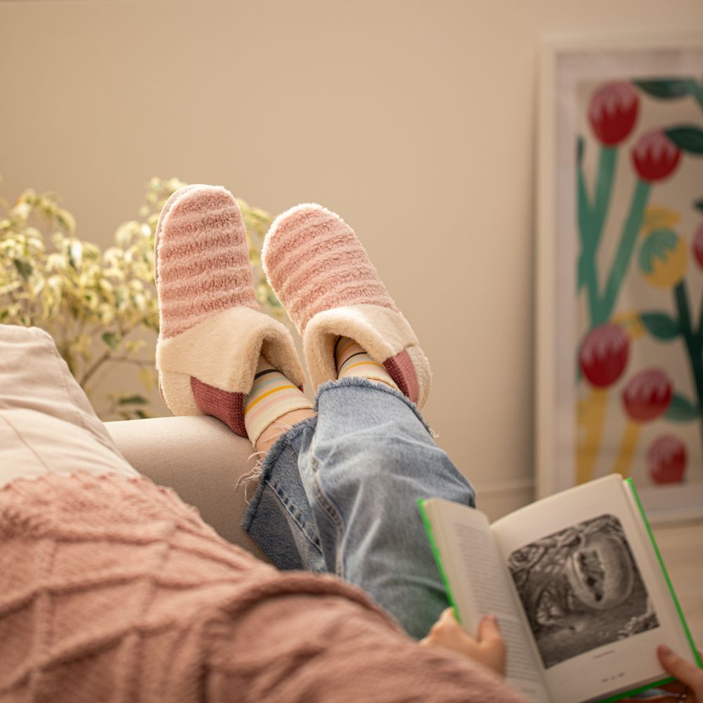 Pantufla bota peluda 22-23 cm