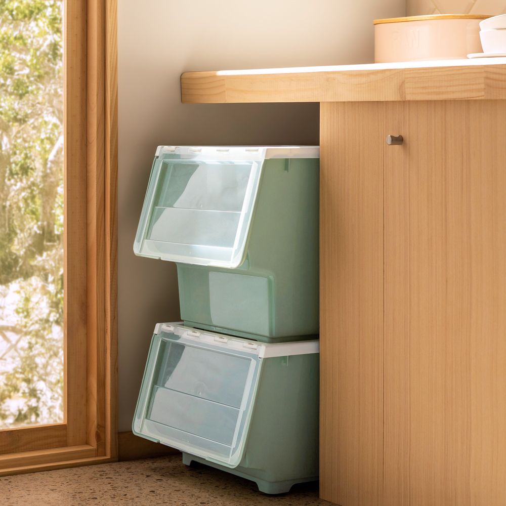 Caja apilable de plástico con ruedas 45 L