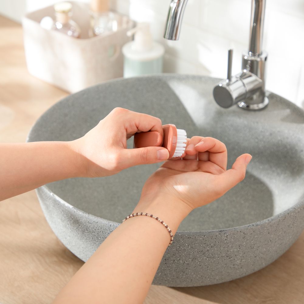 Cepillo para uñas 5x4x9 cm