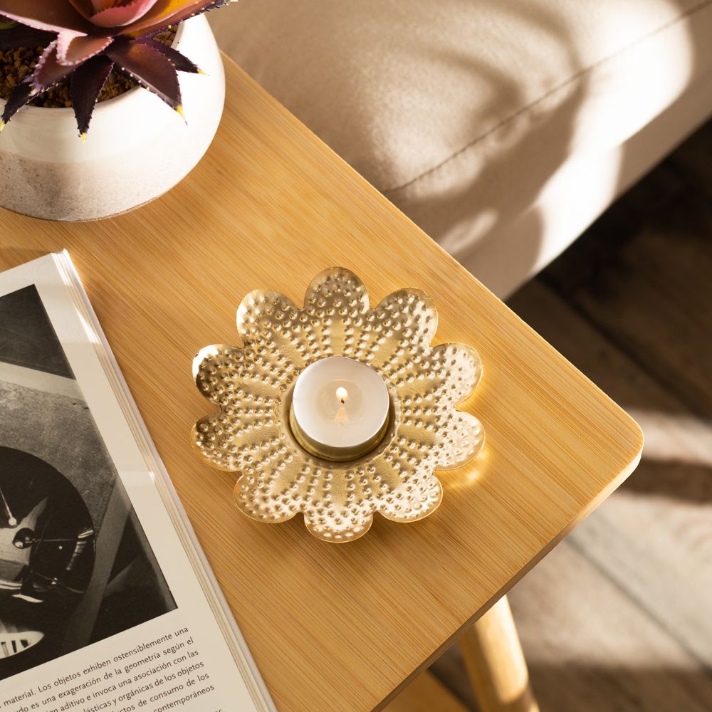 Portavela de metal con forma de flor plana