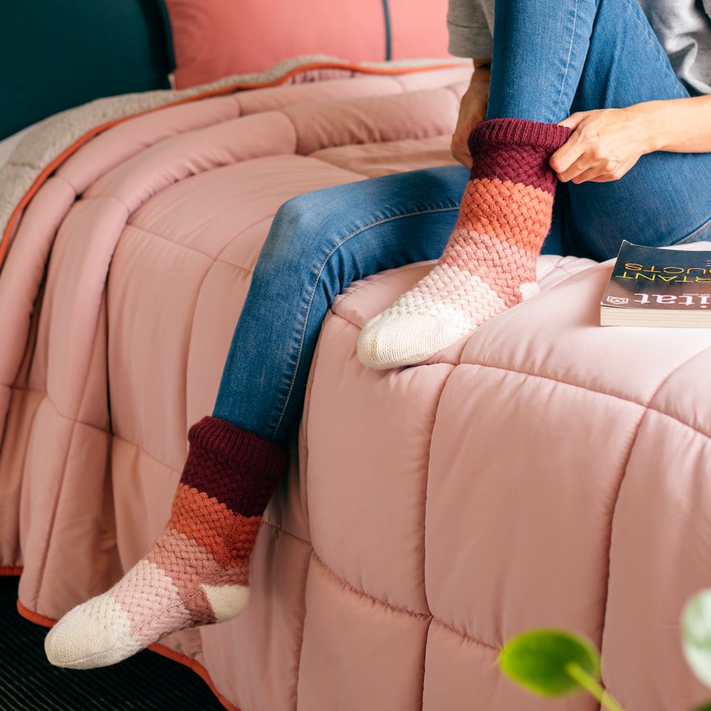 Calceta tejida sherpa con diseño M