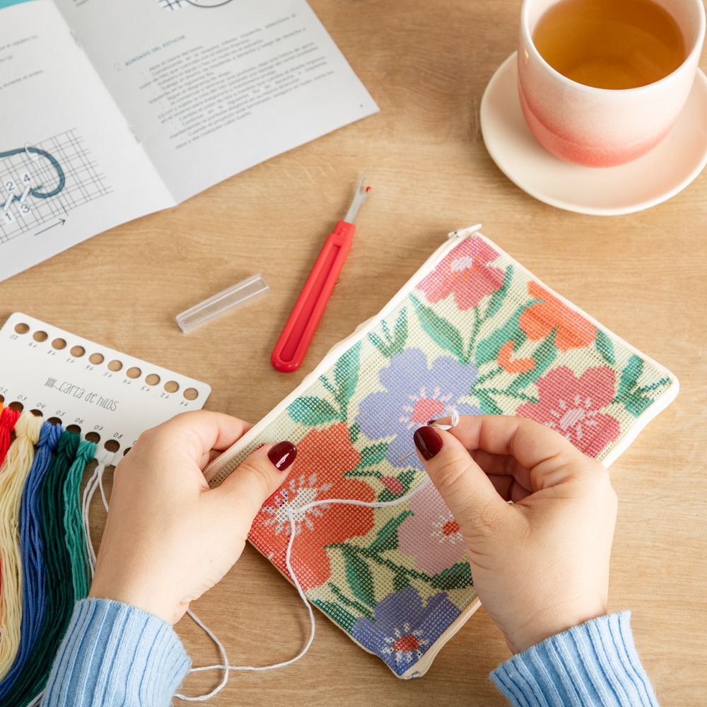 Estuche bordado punto cruz