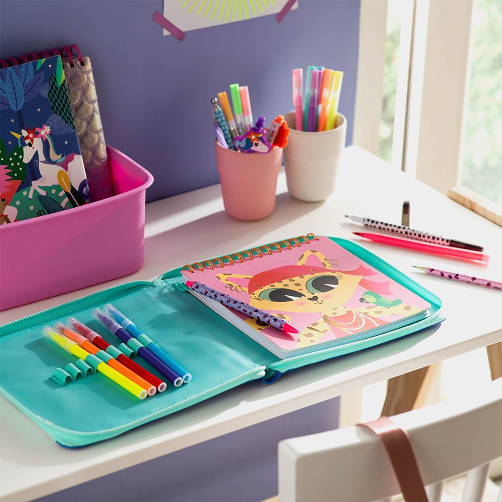 Set estuche con cuaderno 21.5x23 cm