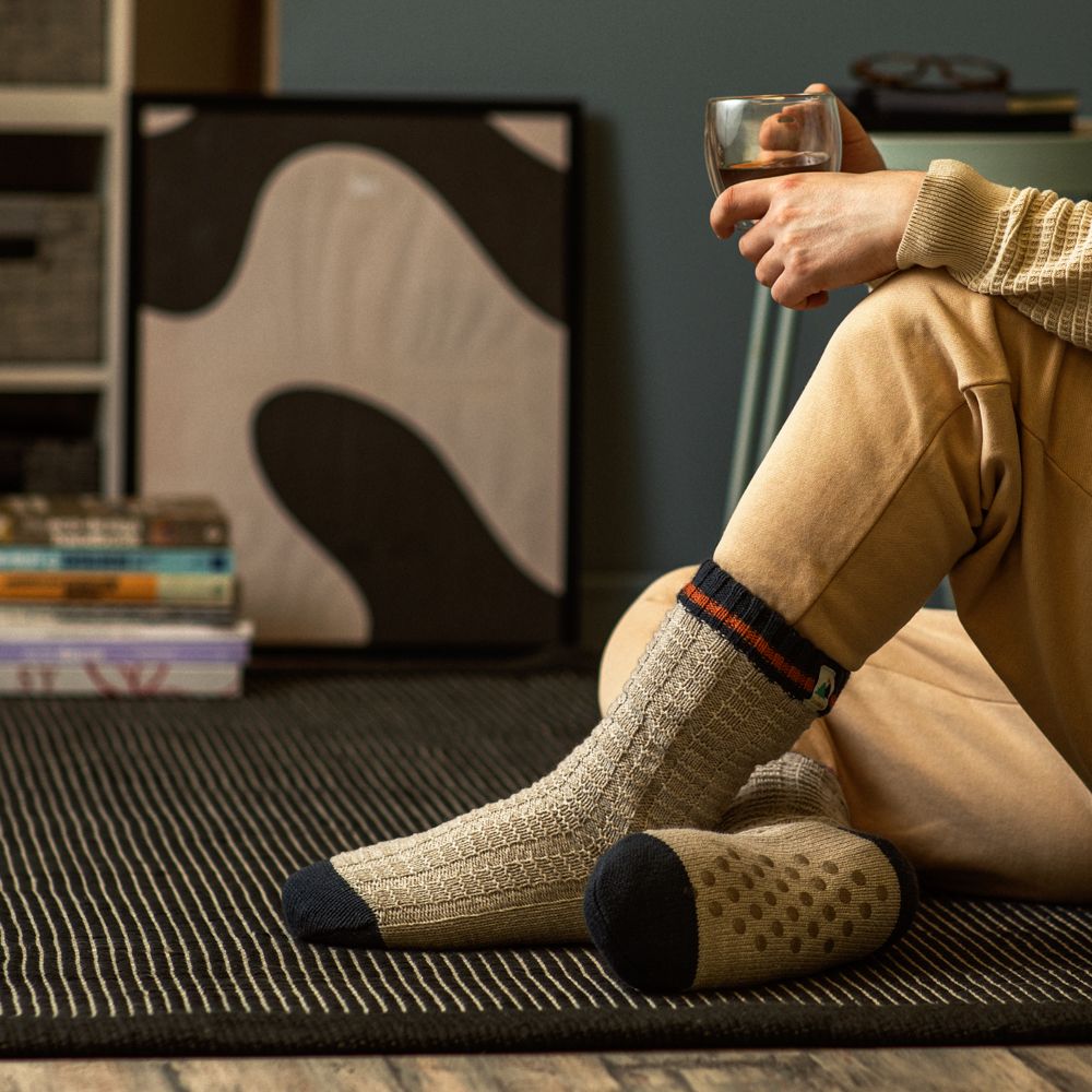 Calceta tejida sherpa con diseño G