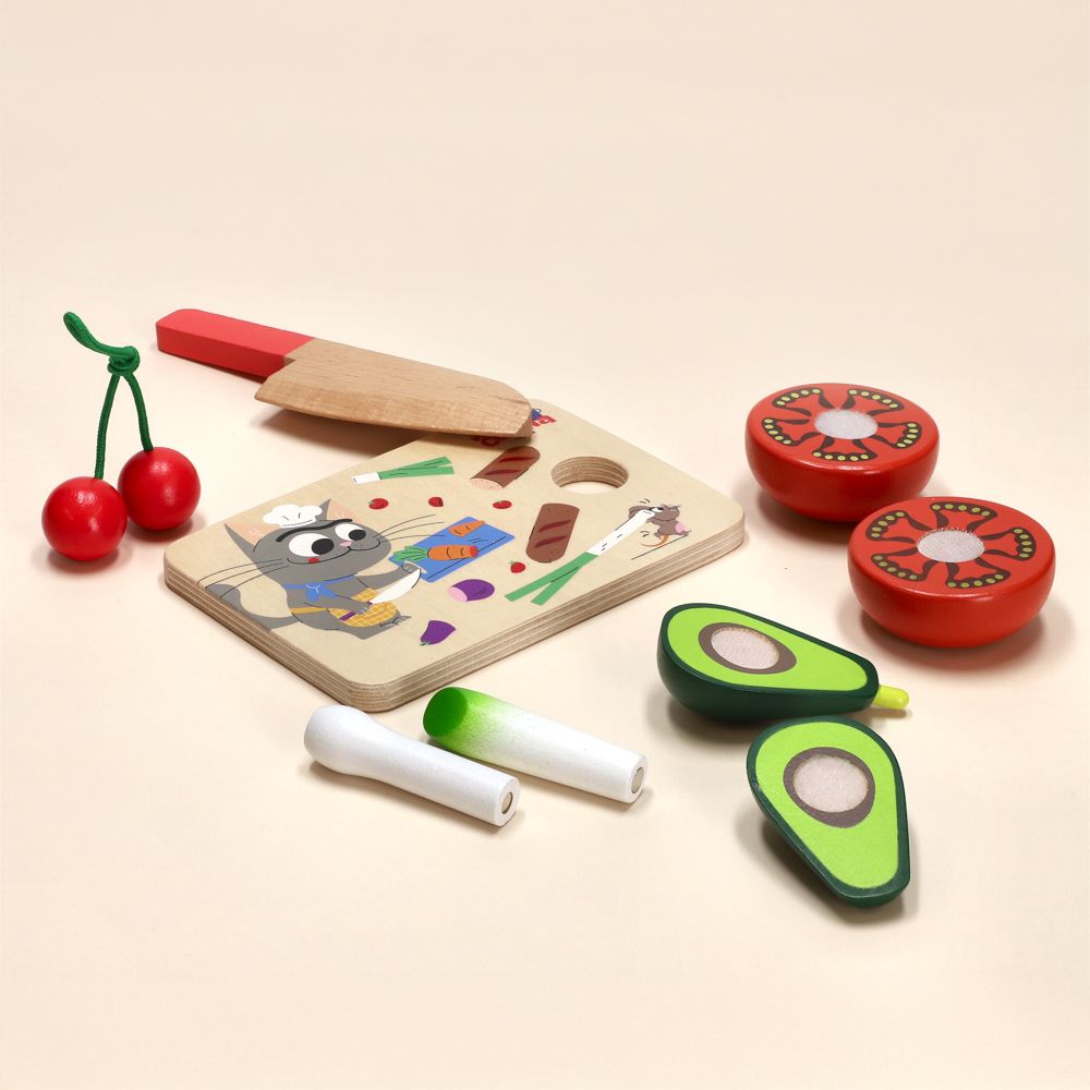 Balde con frutas y verduras de madera