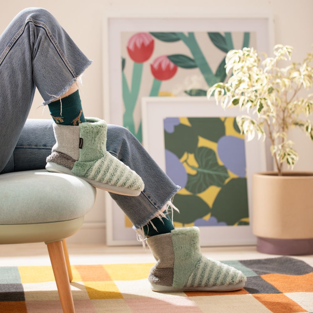 Pantufla bota peluda 24-25 cm