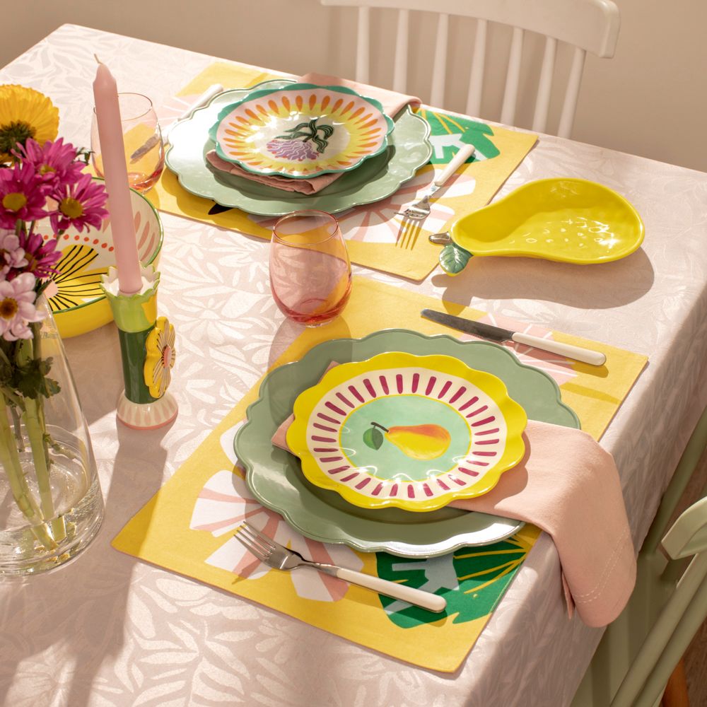 Plato de melamina con forma de pera