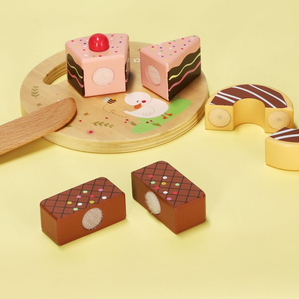 Balde con set de pastelitos de juguete