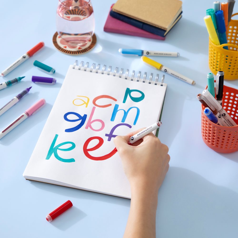 Set 12 marcadores acrílicos punta pincel