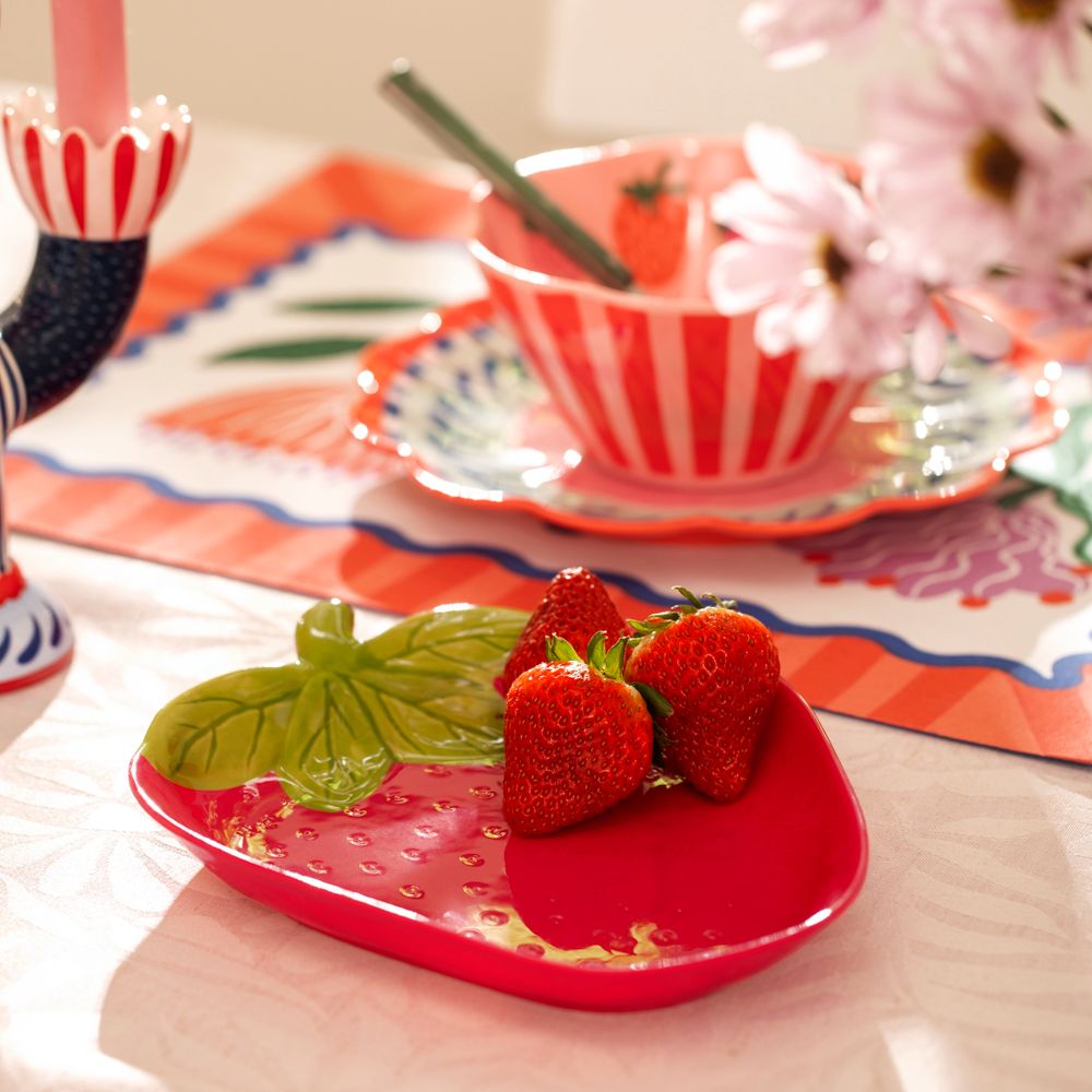Plato de melamina con forma de fresa