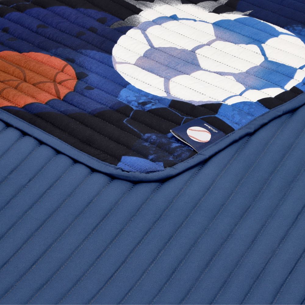 Colcha de microfibra estampada.