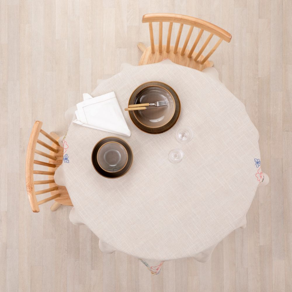 Mantel con detalle bordado altezzo diámetro 150 cm