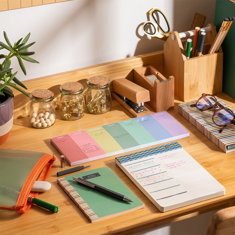 Set de estuche con libreta y accesorios