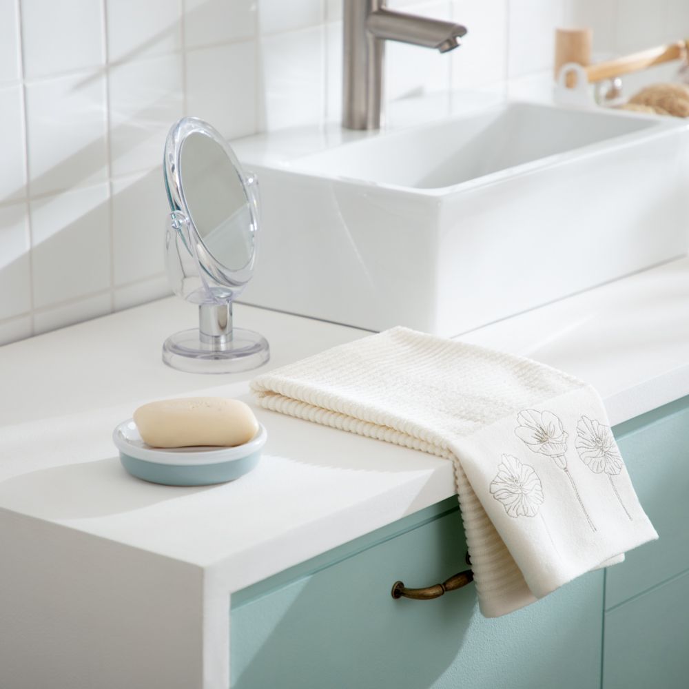 Toalla de mano con detalles bordados 40x70 cm