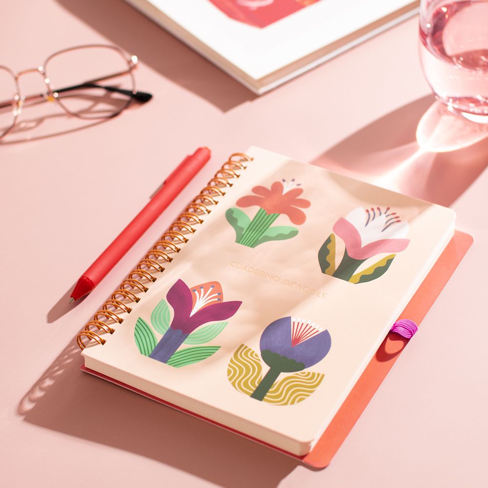 Libreta con bolígrafo 100 hojas con líneas 13x18 cm