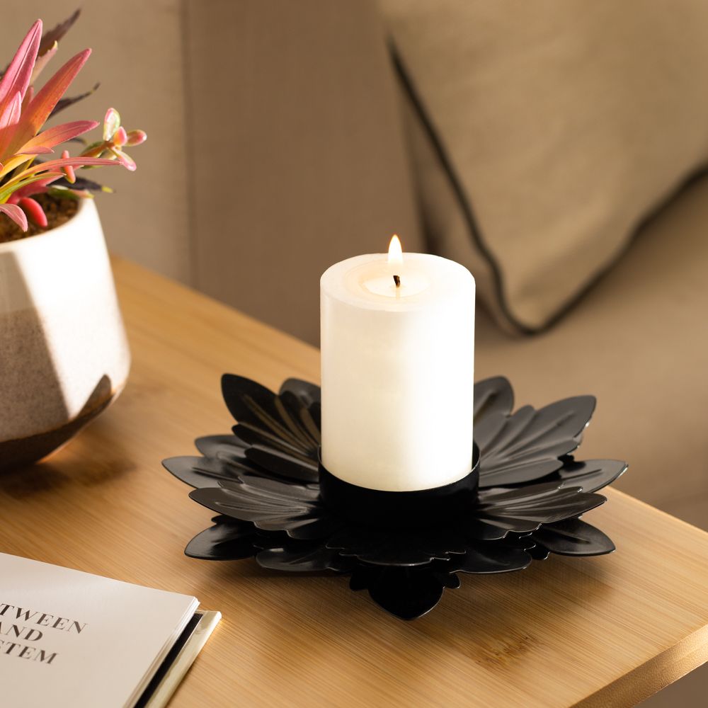 Portavela de metal con forma de flor