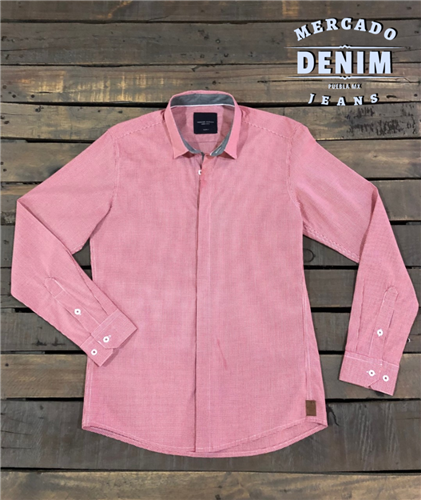 Camisa roja a cuadros pequeños