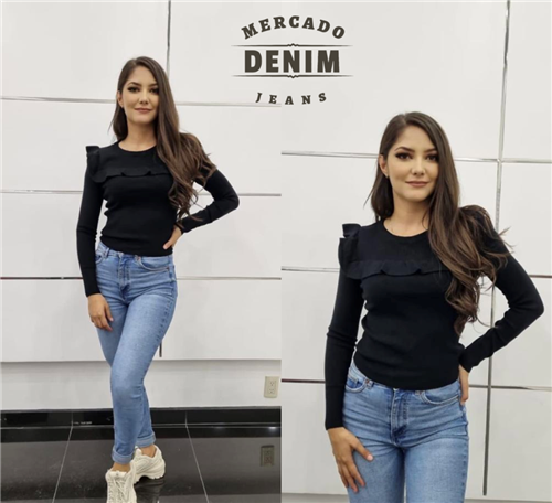 Suéter negro pechera tipo olán / Y8201